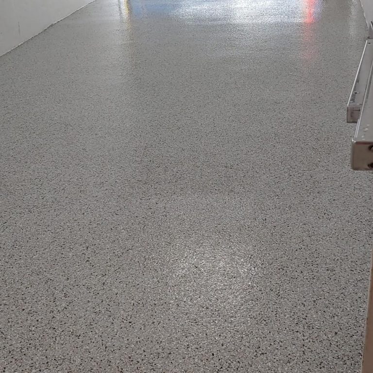 ConcreteMike Epoxy Flake 1.jpg 3 768x768